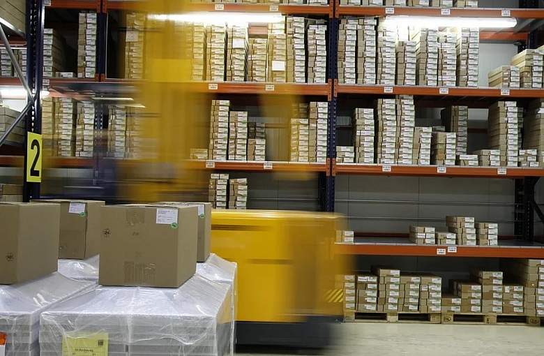 Taśma klejąca – niezbędnik w magazynie e-commerce