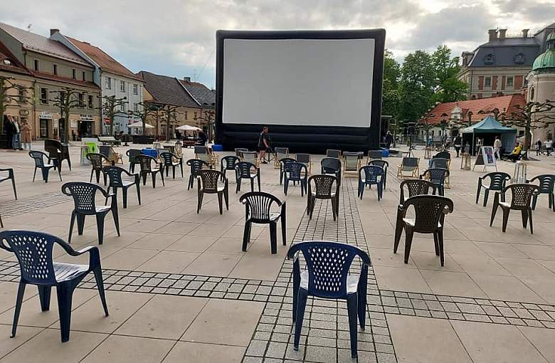 Pszczyna. Kino plenerowe na pszczyńskim rynku